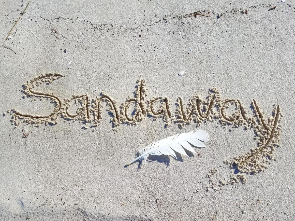 Sandaway Suites & Beach Oxford Bagian luar foto