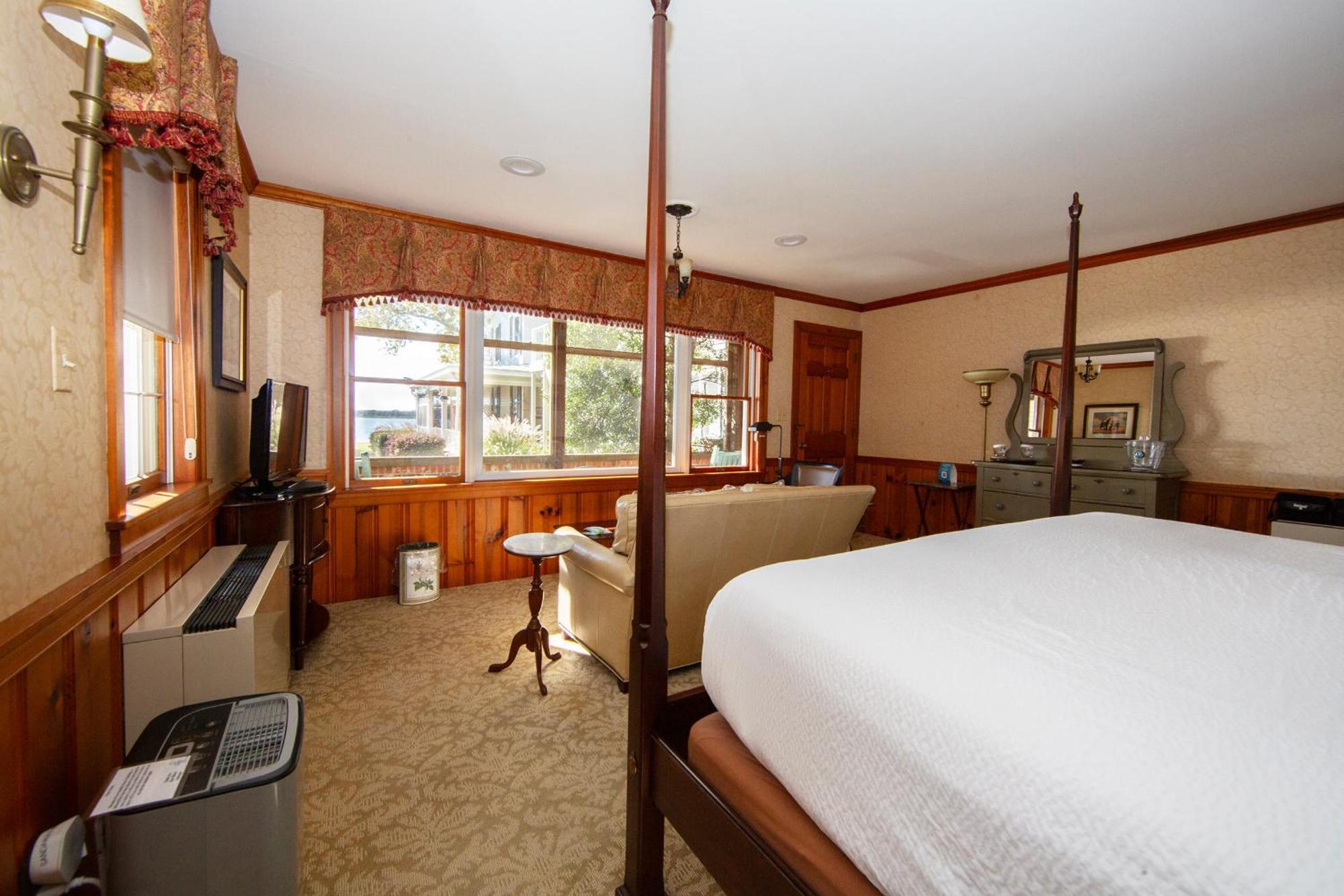 Sandaway Suites & Beach Oxford Bagian luar foto
